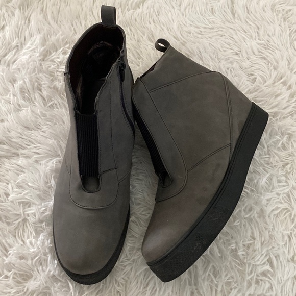 Secret celebrity gray hidden wedge ankle boots - Picture 1 of 7